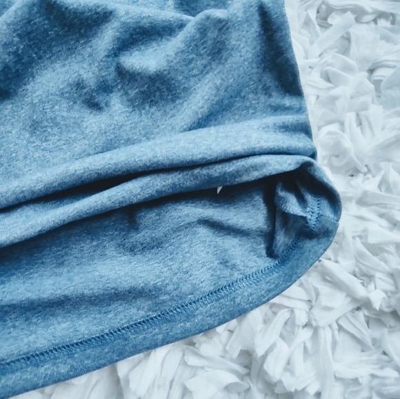 BLUE-GRAY LARGE SHORT- SLEEVED ACTIVE CORE BY OLD NAVY - Picture 5 of 6